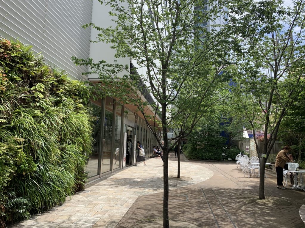 マルイ中野の四季の庭