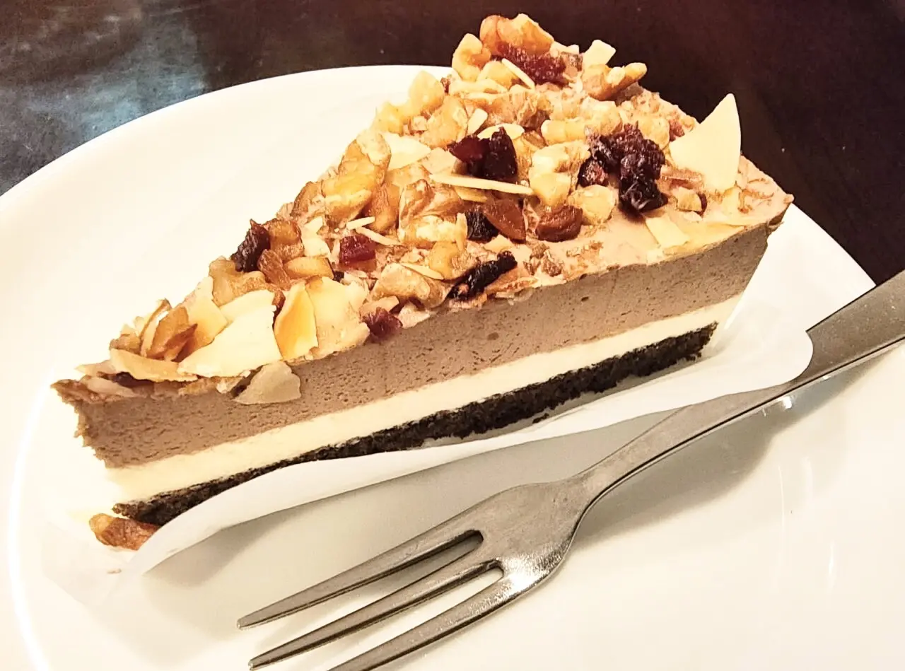 中野にある『Fuji Cafe Kitchen（フジカフェキッチン）』のナッツとベリーのショコラムース