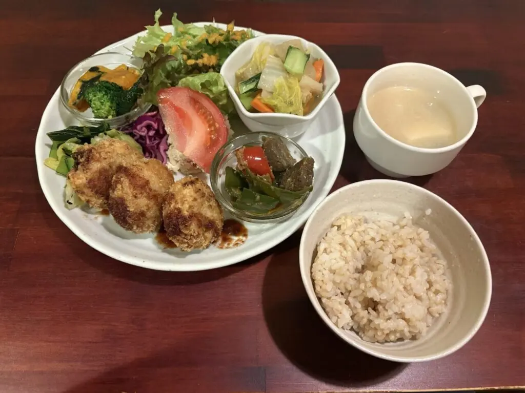 中野にあるヴィーガン食堂「ゴピナータ」のひがわりセット