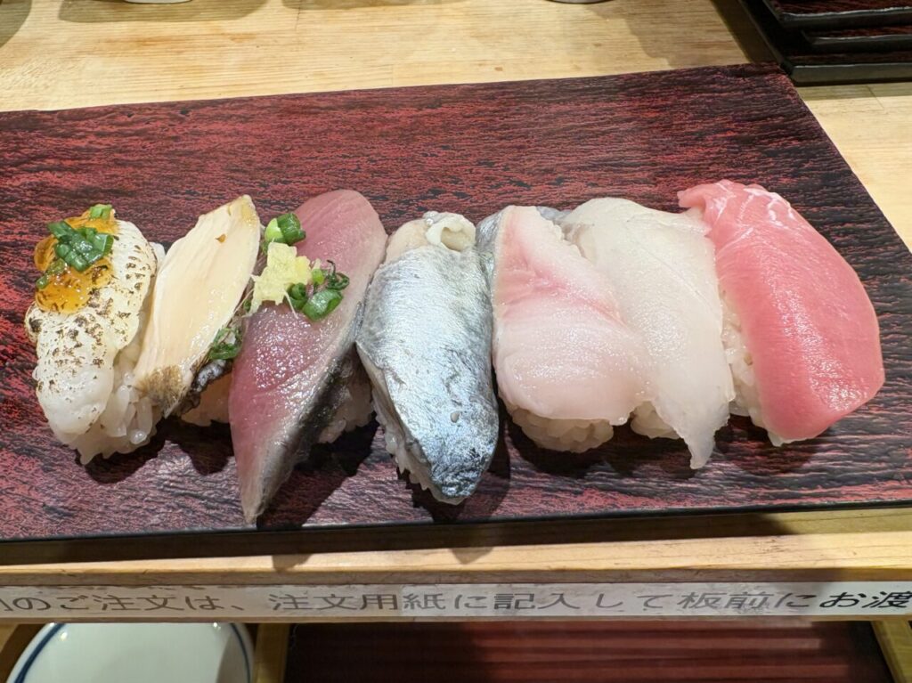 中野にある「立ち寿司横丁中野サンモール」の初夏の七貫盛り