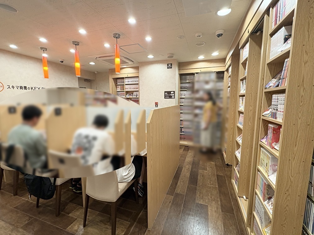 中野にある「快活CLUB 中野駅北口店」の店内