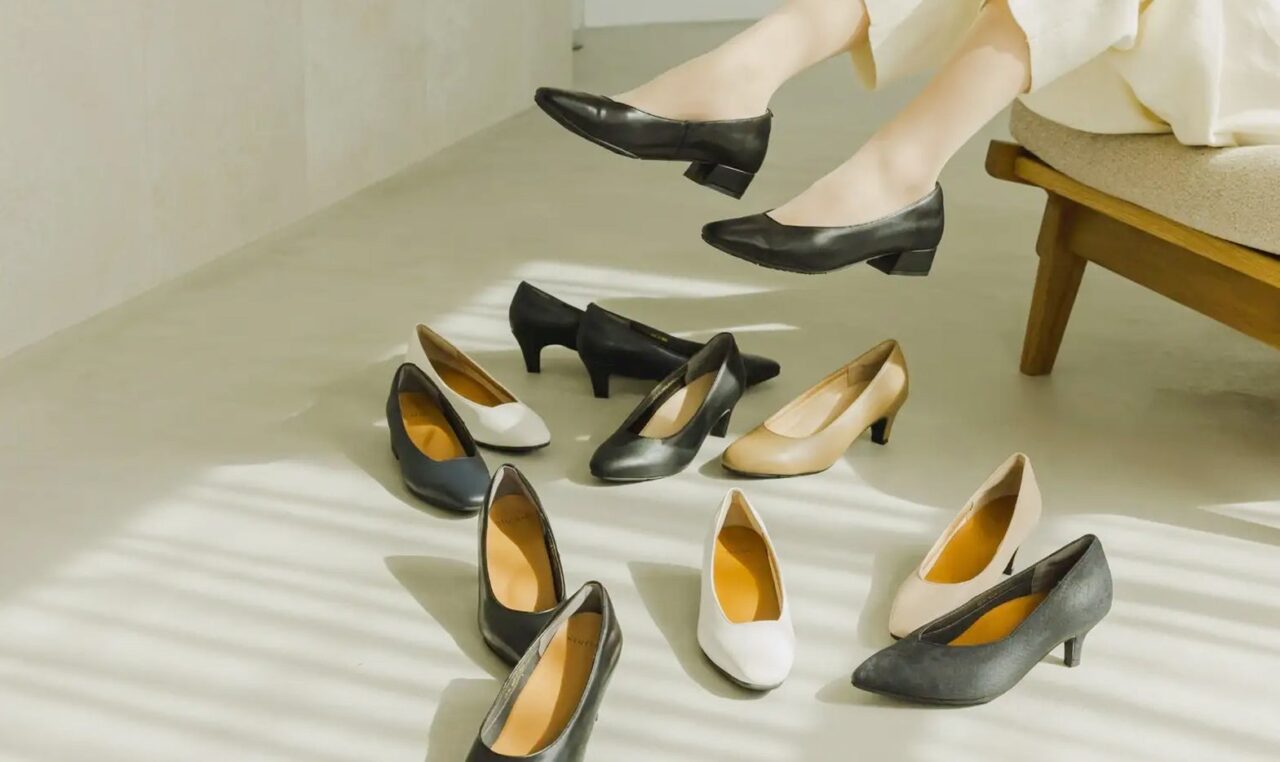 NEUTRALのパンプス